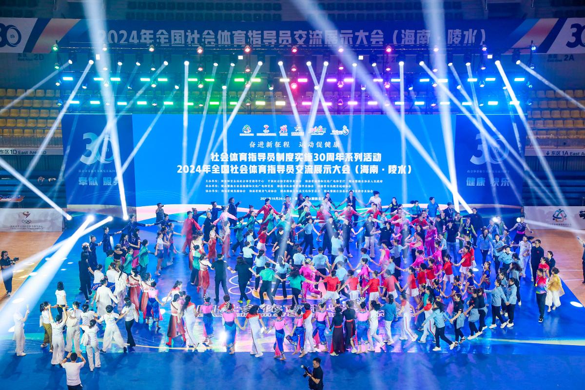 本赛季库追巴同时在场时，勇士攻防效率和净效率均为联盟第二
